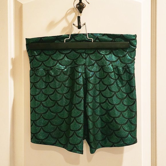 Coquetry Clothing High Waisted Green Mermaid Shorts in Size Medium - Picture 2 of 2